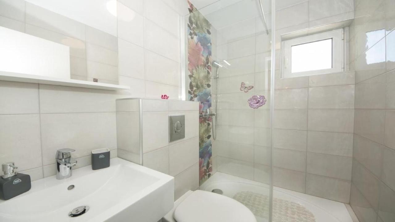 Apartments Angela Baška Voda Zewnętrze zdjęcie