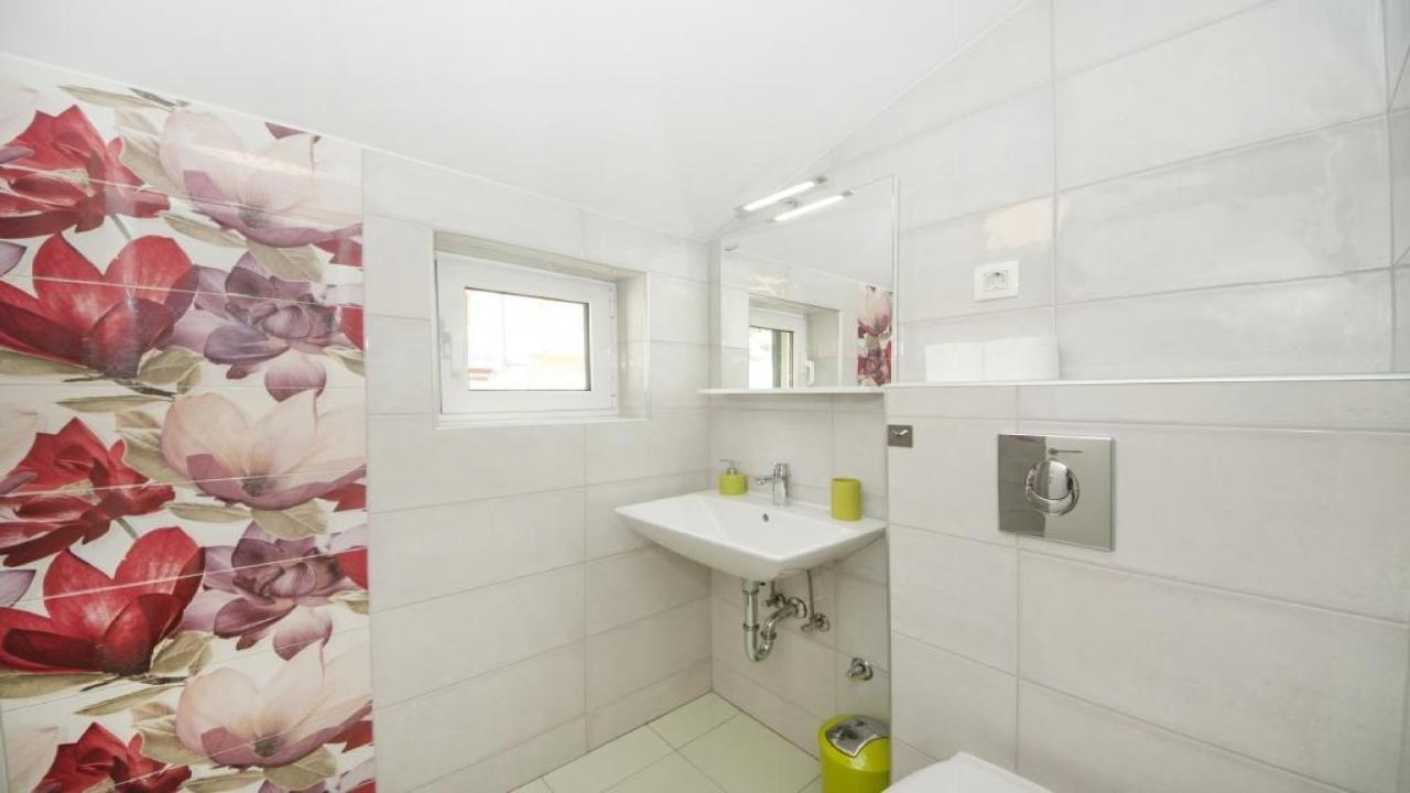 Apartments Angela Baška Voda Zewnętrze zdjęcie